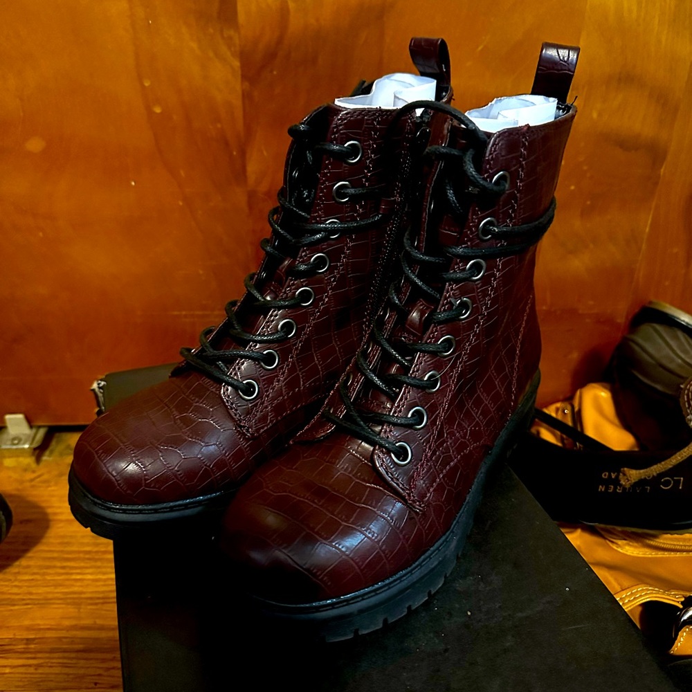 Women size 6, brand new, never worn, burgundy boots